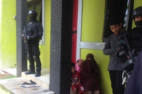 Densus 88 Geledah Rumah Anggota ISIS di Tangsel