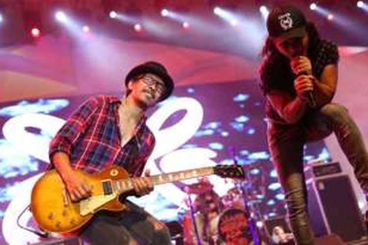 Slank tampil di Konser 1.000 Band yang diselenggarakan di Indonesia Convention Exhibition (ICE), BSD City, Tangerang Selatan, Banten, Selasa (25/10/2016) malam. 