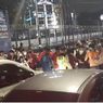 Massa Geruduk Kantor DPP Demokrat, Blokade Jalan dan Menolak Dibubarkan