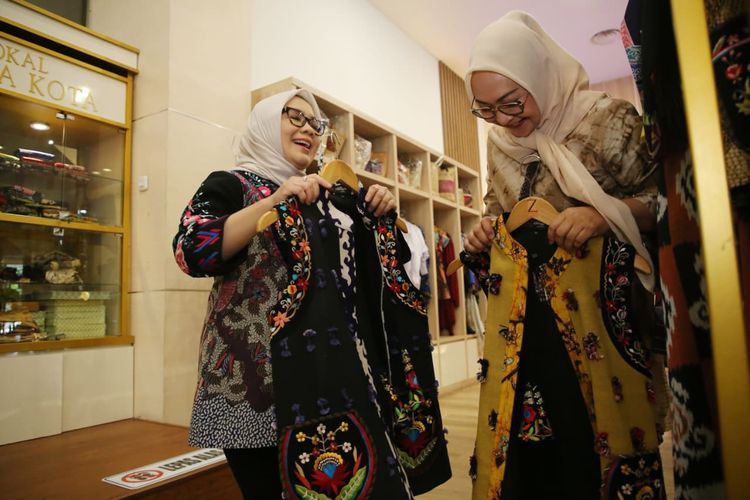 Diskon besar-besaran berlaku di berbagai sektor, mulai dari kuliner, akomodasi, hingga pusat perbelanjaan selama Surabaya Holiday Super Sale 2025.