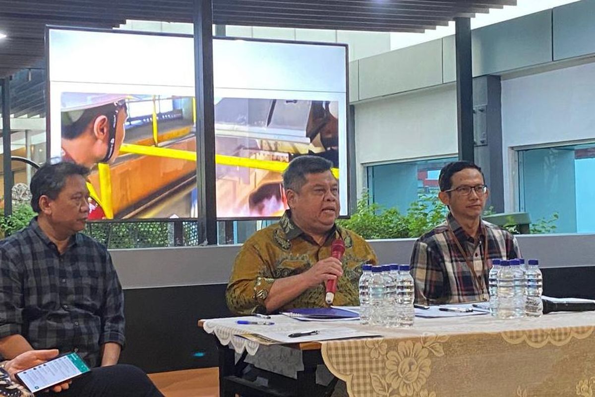 (kiri ke kanan) Deputi BPKP Raden Suhartono, Kepala BPKP Muhammad Yusuf Ate, Deputi BPKP Iwan Taufiq Purwanto dalam konferensi pers di Kantor Pusat BPKP, Jakarta, Kamis (1/2/2024). 