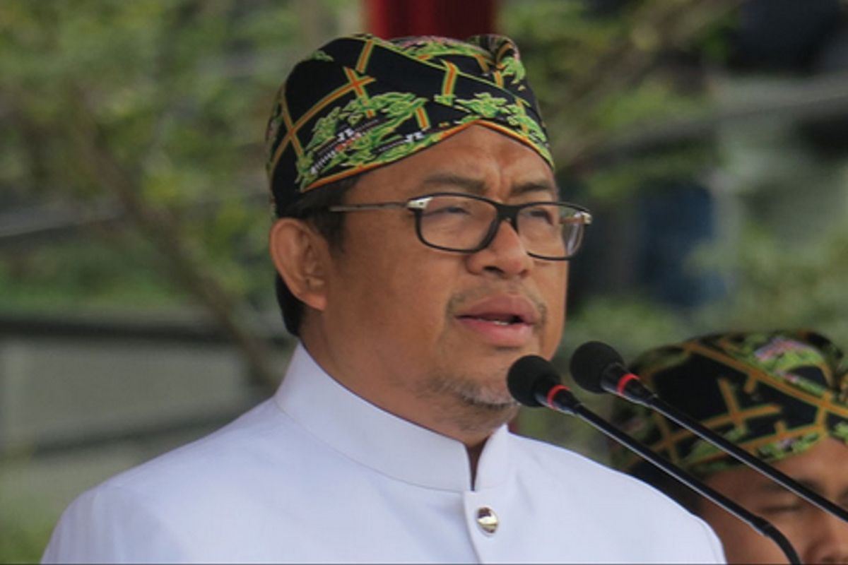 Pemerintah Provinsi Jawa Barat berencana menaikkan tunjangan guru hingga 100 persen tahun depan.