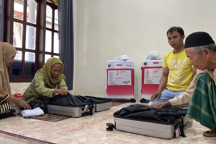 Tekun Menabung dari Jualan Polo Pendem, Lansia 96 Tahun Berangkat Haji