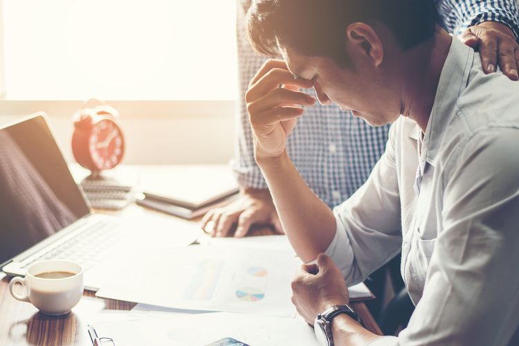 Ilustrasi karyawan mengalami stres.