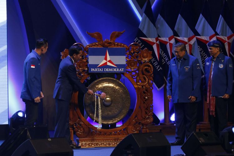 Presiden RI Joko Widodo saat meresmikan pembukaan Rapat Pimpinan Nasional (Rapimnas) Partai Demokrat tahun 2018 di Sentul International Convention Center, Bogor, Jawa Barat, Sabtu (10/03/2018) .Partai Demokrat menggelar Rapimnas selama dua hari 10-11 Maret 2018 untuk membahas strategi Pemilu 2018 serta Pemilu Legislatif dan Pilpres 2019.