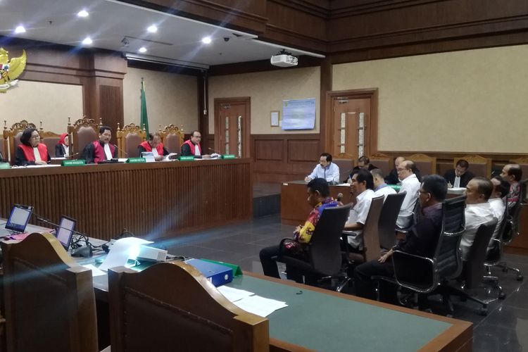 Sidang pemeriksaan saksi untuk mantan Gubernur Kepulauan Riau Nurdin Basirun, terdakwa kasus dugaan suap terkait izin prinsip pemanfaatan ruang laut di Kepulauan Riau.