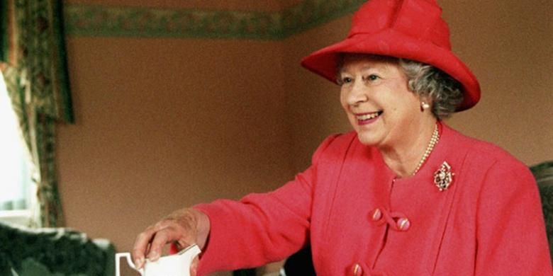 Tanggal 9 September 2015, Ratu Elizabeth II dari Kerajaan Inggris resmi menjadi pemegang tahta terlama dalam sejarah monarki Inggris.