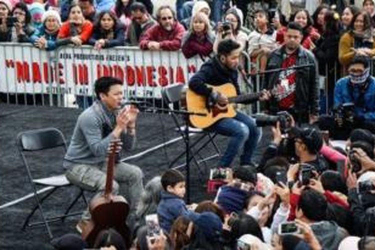 Band NOAH tampil di depan para pengunjung festival Made in Indonesia 2015 di Silver Spring, Maryland, AS, Minggu (4/10/2015) waktu setempat.