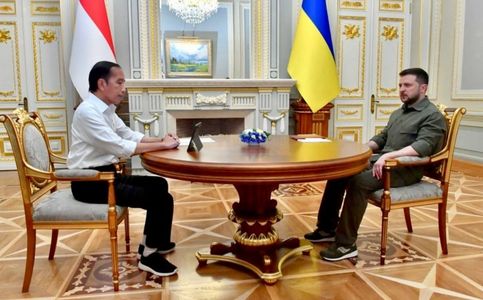 Jokowi Holds Four-Eye Meeting with Zelenskyy in Kyiv