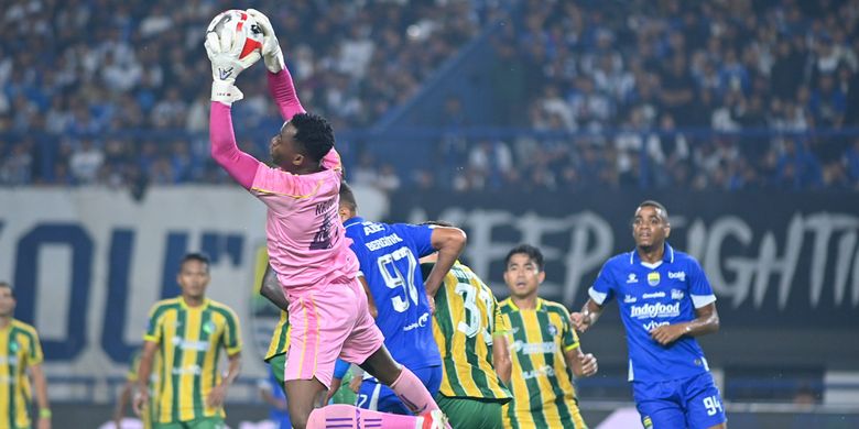 Jalannya pertandingan Persib Bandung vs PSBS Biak pada pekan ke-18 Super League 2025-2026 di Stadion Gelora Bandung Lautan Api (GBLA), Minggu (25/1/2026) malam WIB.