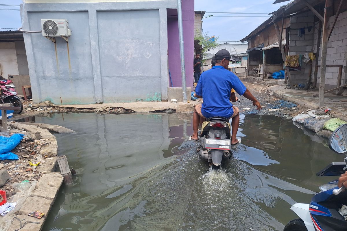 Banjir Rob Muara Angke Mulai Surut Sore Ini