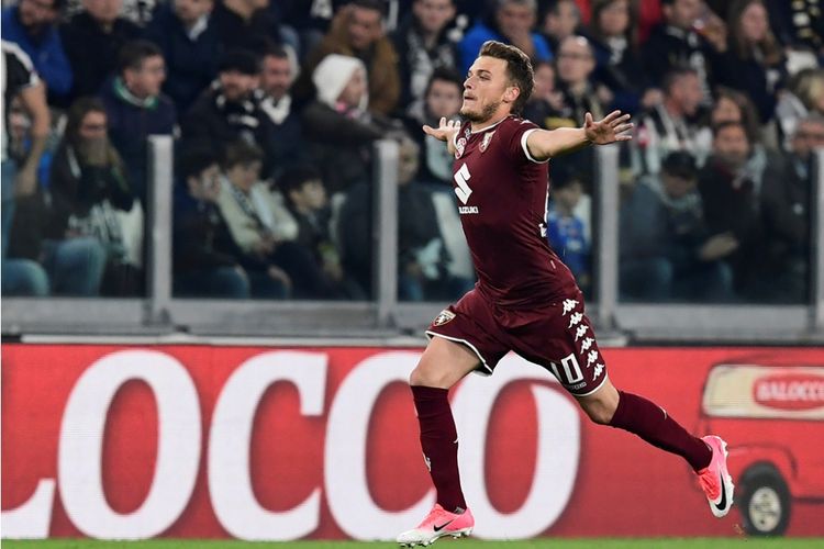 Penyerang Torino, Adem Ljajic, merakan gol ke gawang Juventus pada partai Serie A - kasta pertama Liga Italia - di Stadion Juventus, 6 Mei 2017.