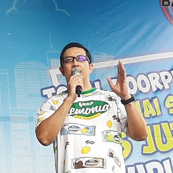 Marketing Manager PT Serena Indopangan Industri M. Reza pada kegiatan Lemonia Fun Walk 2019 di pelataran Stadion Patriot Candrabhaga, Kota Bekasi, Minggu (15/12/2019).

Bekasi adalah kota ketiga pelaksanaan Lemonia Fun Walk 2019 setelah Bandung dan Yogyakarta.

Kegiatan tersebut untuk memperkenalkan varian baru biscuit Lemonia yakni Lemonia kelapa.