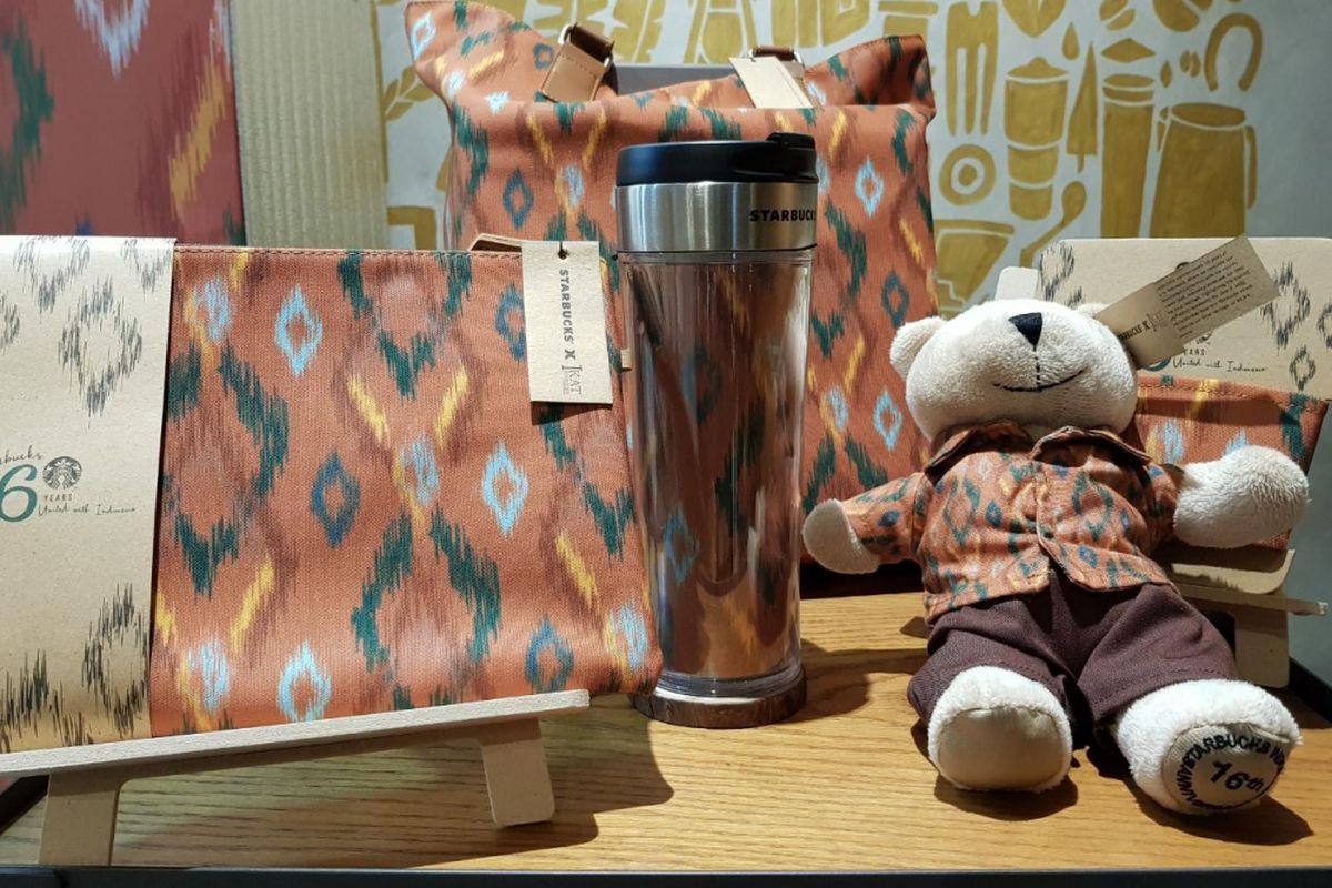 Merchandise eksklusif Starbucks x IKAT Indonesia by Didiet Maulana