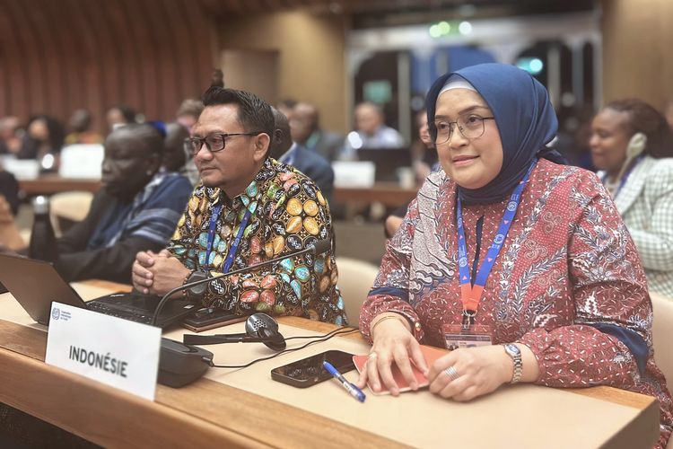Dirjen Pembinaan Pengawasan Ketenagakerjaan dan Keselamatan dan Kesehatan Kerja (Binwasnaker & K3) Fahrurozi dan Dirjen Pembinaan Hubungan Industrial dan Jaminan Sosial Tenaga Kerja (PHI & Jamsos) Kemenaker Indah Anggoro Putri dalam Konferensi Perburuhan Internasional (International Labour Conference/ILC) Ke-113 yang berlangsung di Jenewa, Swiss.