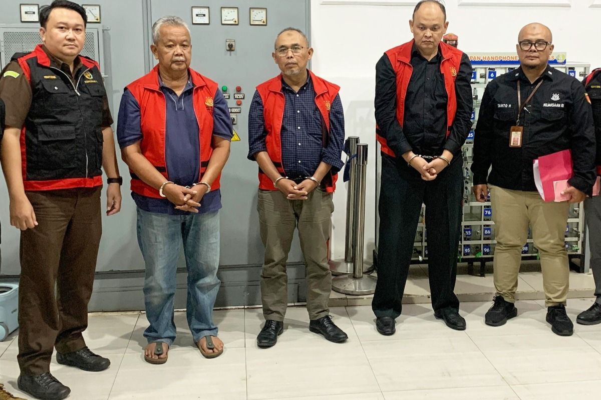 Kepala Dinas Pemuda dan Olahraga (Dispora) Kota Bandung,EM, mantan Kadispora Kota Bandung Dodi Ridwansyah DR, mantan Sekda Kota Bandung YI dan Ketua Harian Kwartir Cabang Gerakan Pramuka Kota Bandung DNH ditetapkan sebagai tersangka dalam kasus korupsi dana hibah Kwartir Cabang Gerakan Pramuka Kota Bandung senilai Rp 6,5 miliar.