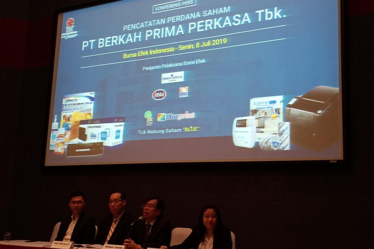 PT Berkah Prima Perkasa Tbk saat resmi jadi perusahaan tercatat di BEI, Jakarta, Senin (8/7/2019).