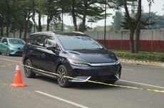 Test Drive BYD M6 Laris Manis di GIIAS 2024