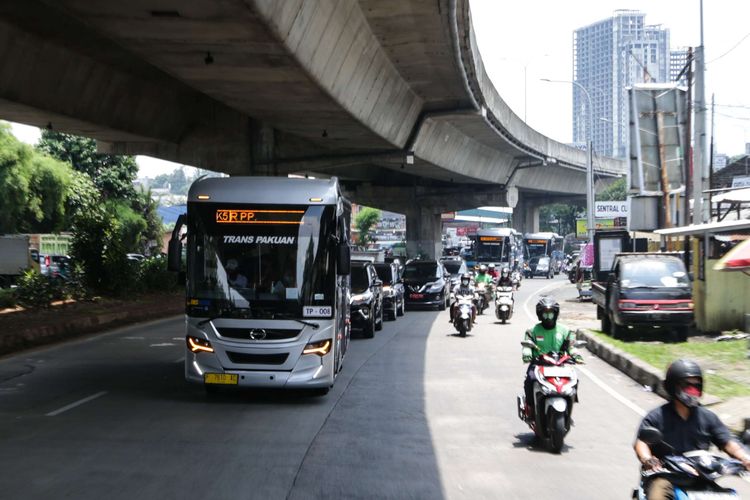 Bus Kita Trans Pakuan resmi mulai beroperasi di Bogor, Selasa (2/11/2021). Moda transportasi ini selain akan menggantikan angkot juga memberikan kenyamanan dan kemudahan bagi warga di Kota Bogor.