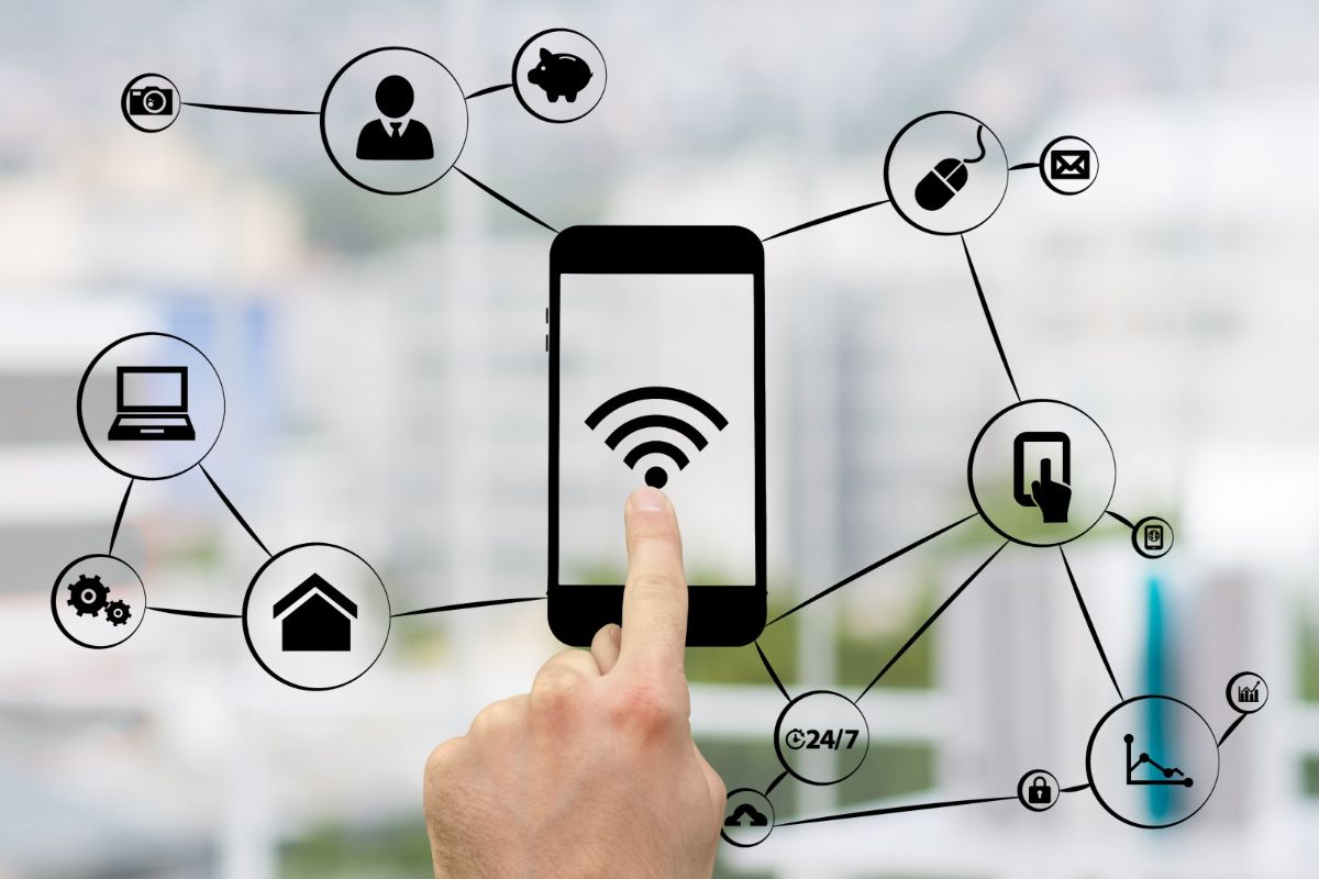 Pemkot Depok melalui Dinas Komunikasi dan Informatika telah memasang internet gratis di 1.058 titik di wilayah Kota Depok hingga awal 2025.