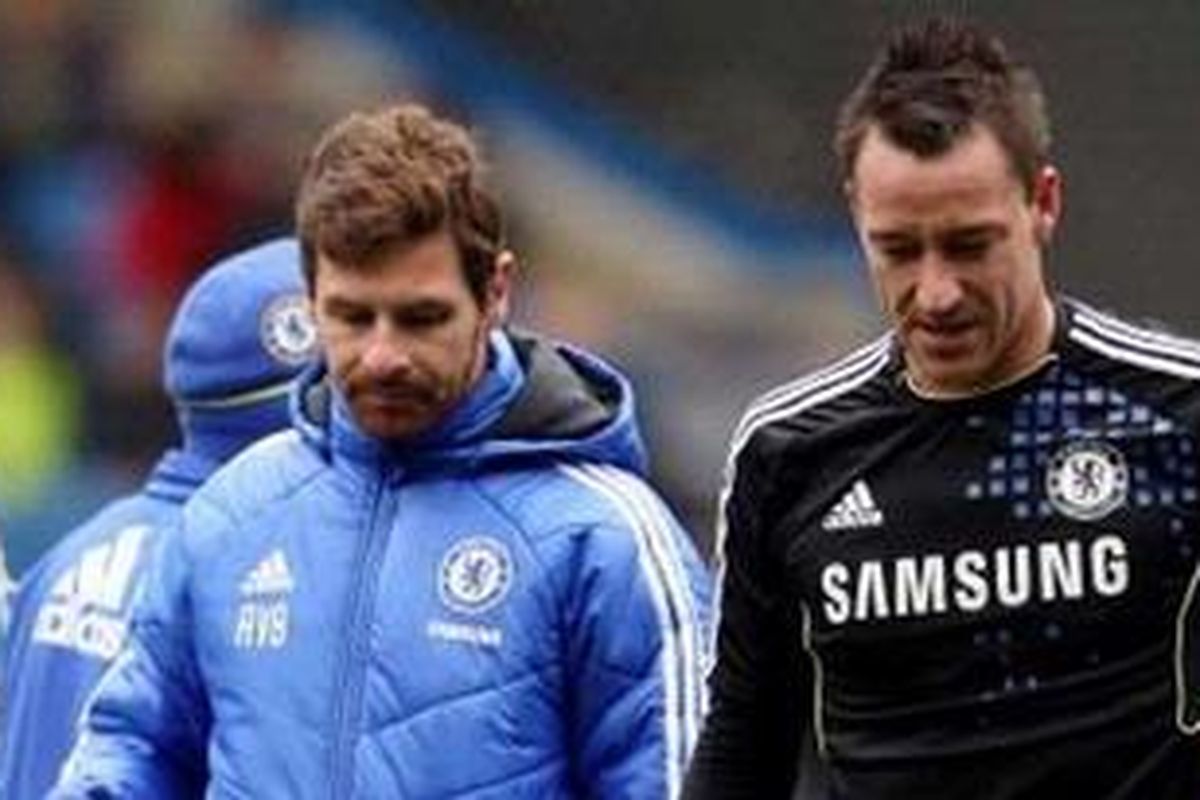 Kapten Chelsea, John Terry (kanan), dan Andre Vilas-Boas saat masih melatih Chelsea.
