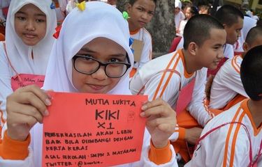 Walaupun sekarang masih belajar dari rumah, peserta didik baru tetap perlu difasilitasi secara daring untuk mengenali sekolah barunya sehingga menjadi kenal dan bangga dengan sekolah pilihannya.