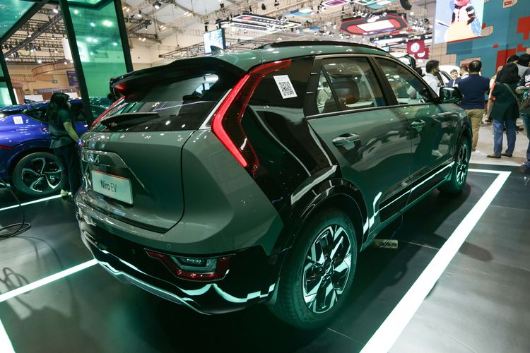 Mobil listrik KIA Niro EV dipamerkan di ajang Gaikindo Indonesia International Auto Show (GIIAS) 2022 di ICE BSD, Tangerang, Jumat (12/8/2022). Sorento HEV, Niro EV dan EV6 GT-Line jadi andalan KIA di produk elektrifikasi.