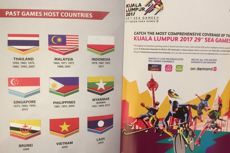 Bendera Indonesia tercetak terbalik pada buku panduan yang dibagikan kepada para pejabat dalam pembukaan SEA Games 2017 di Stadion Bukit Jalil, Kuala Lumpur, Malaysia, Sabtu (19/8/2017).