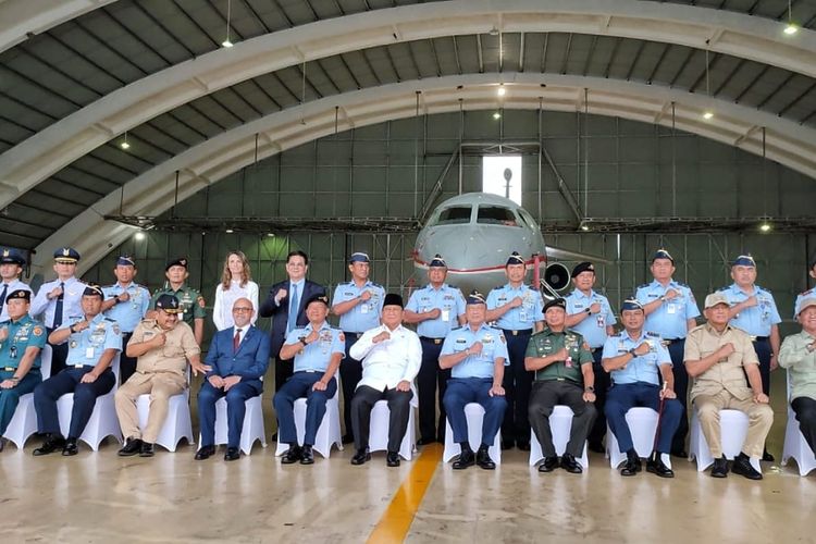TNI Angkatan Udara (AU) kedatangan dua pesawat jet Dassault, dari Perancis, berjenis Falcon 7x dan Falcon 8x. Kedatangan dua pesawat diresmikan oleh Menteri Pertahanan Prabowo Subianto di Bandara Udara (Bandara) Halim Perdanakusuma, Jakarta Timur, Rabu (28/12/2022).