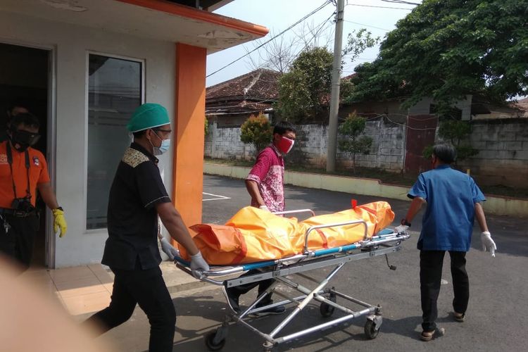 Jenazah YS (20) pemuda asal Lampung Timur yang tewas usai dihajar massa karena kepergok mencuri sepeda motor, Jumat (11/9/2020) pagi. (FOTO: Istimewa)