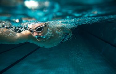Sederet Manfaat Berenang di Air Dingin untuk Tubuh