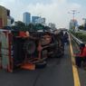 Ban Pecah, Mobil Boks Terguling di Tol Dalam Kota Kawasan Grogol