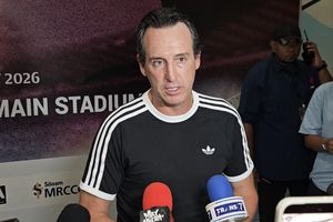 Unai Emery Takjub Atmosfer SUGBK, Puji Taktik Indonesia All Stars