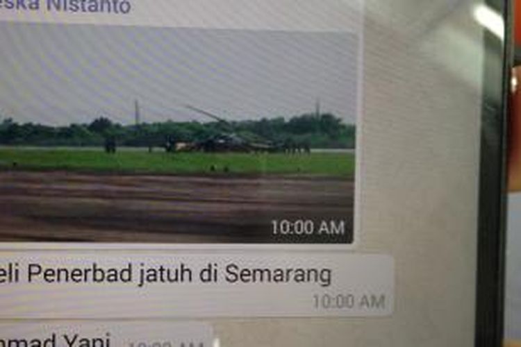 Gambar helikopter yang disebut milik Pusat Pendidikan Penerbangan Tentara Nasional Indonesia Angkasa Darat yang mengalami kecelakaan di landasan Bandara Ahmad Yani Semarang, Jawa Tengah, Selasa (21/4/2015), beredar digrup warga. 