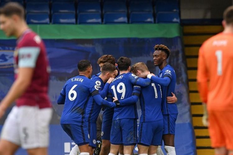 Skuad Chelsea saat merayakan gol ke gawang Burnley pada laga lanjutan pekan ke-21 Premier League di Stadion Stamford Bridge, London, Minggu (31/1/2021) malam WIB.