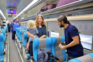 Rekor Baru, 129.105 Turis Asing Naik KA Jarak Jauh, Ini Stasiun Favoritnya