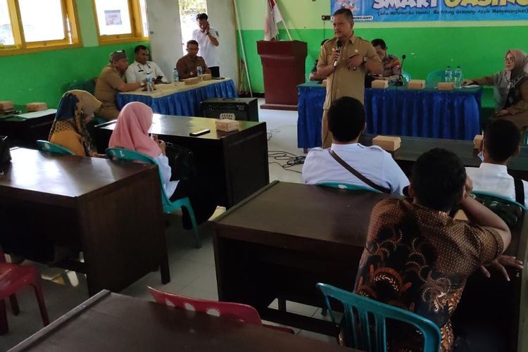 Pemberian wawasan kebangsaan kepada para tenaga pendidik PKBM milik terduga teroris yang ditangkap Densus 88 di Banyuwangi 