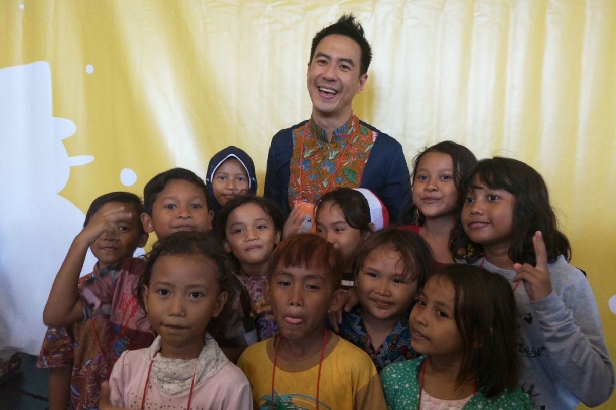 Daniel Mananta dalam kegiatan Makan Siang Natal 2017 di Seminari Wacana Bhakti, SMA Kolese Gonzaga, Jakarta Selatan, Senin (25/12/2017). 