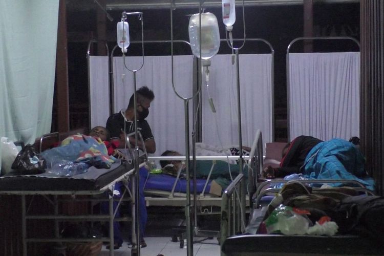 Korban dugaan keracunan saat nenjalani perawatan di RSMM Charitas, Sabtu (27/2/2021).