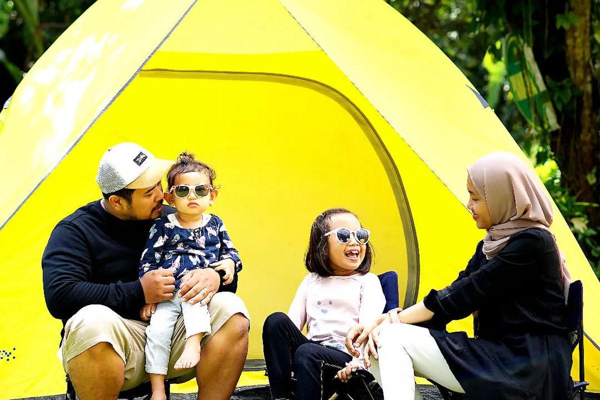 Wisatawan berkemah di kawasan The Ugul Ugul Kepurun. 