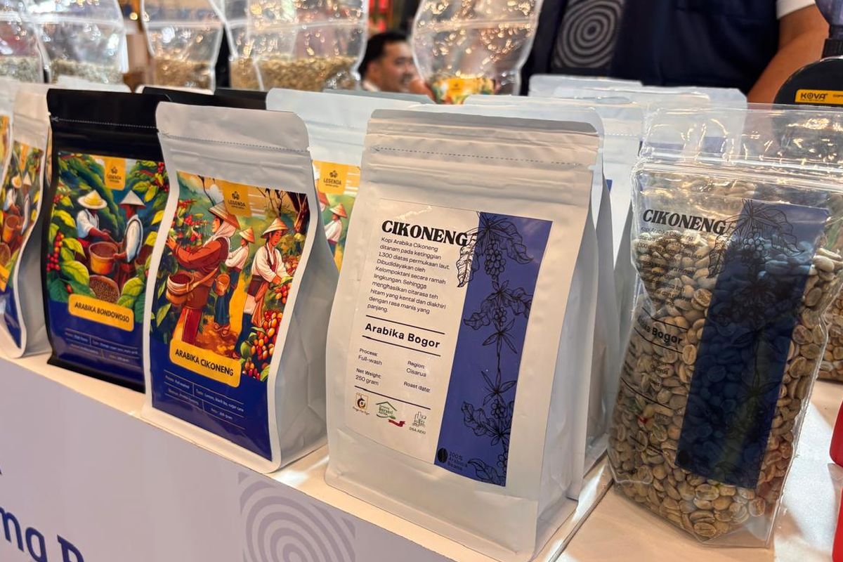 Produk Kopi Cikoneng berasal dari Desa Cikoneng, di booth Astra dalam acara Trade Expo Indonesia 