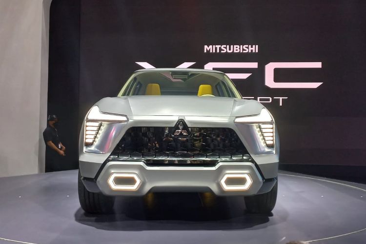 Mobil konsep Mitsubishi XFC Concept dipamerkan pada Indonesia International Motor Show (IIMS) 2023