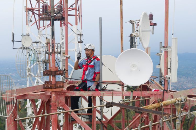 Anak usaha Telkom, Mitratel, memiliki portofolio berupa lebih dari 28.000 menara telekomunikasi yang tersebar di seluruh Indonesia. 