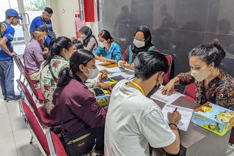 Para korban tragedi Kanjuruhan mendatangi kantor Lembaga Perlindungan Saksi dan Korban (LPSK) di Ciracas, Jakarta Timur, pada Jumat (18/11/2022), guna meminta keadilan dan perlindungan.