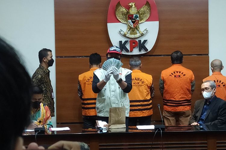 Konferensi pers penetapan tersangka eks Wali Kota Yogyakarta Haryadi Suyuti dan kawan-kawan di Gedung Merah Putih KPK, Jakarta, pada Jumat (3/6/2022). 
