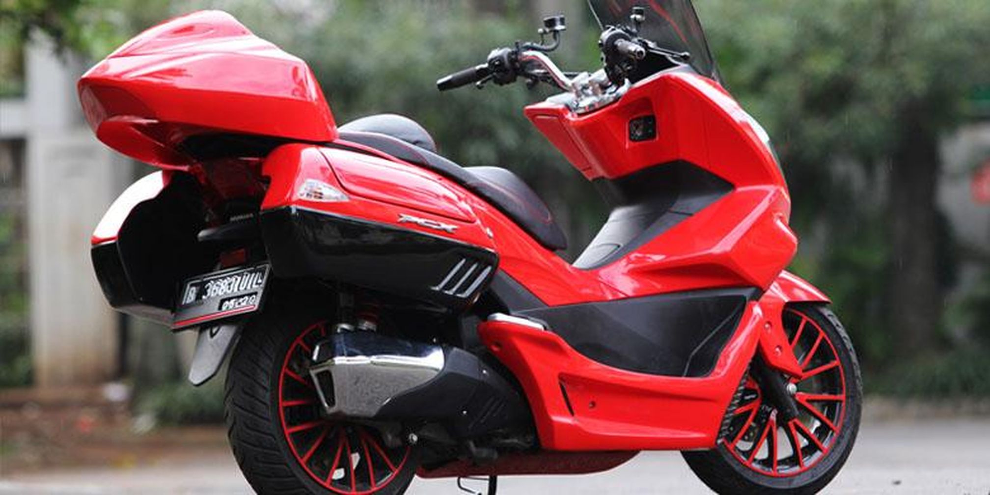 Honda PCX Bergaya Elegant Touring