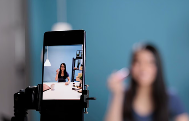 ilustrasi membuat video TikTok.
