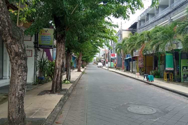 Lenggang - Kondisi jalan Bakung Sari, Kuta, Badung, Bali, Rabu (3/3/2021).