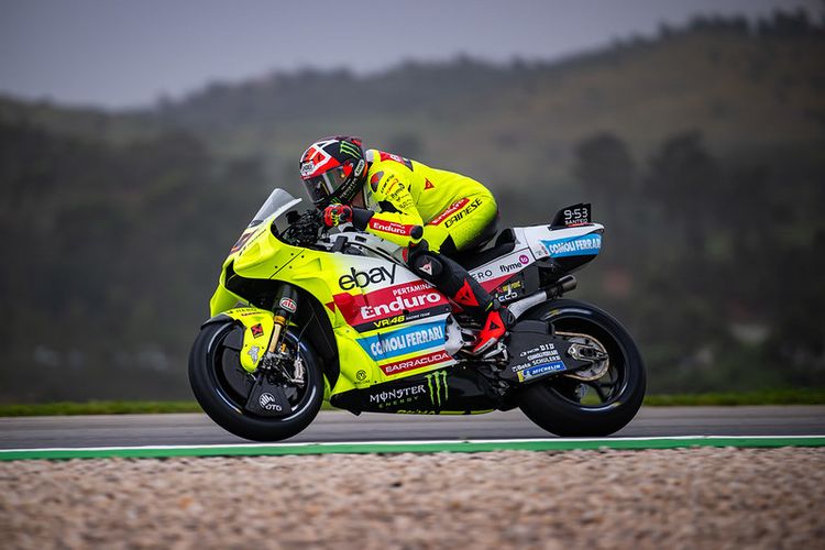 Pebalap Pertamina Enduro VR46 Racing Team, Fabio Di Giannantonio, saat berlaga pada MotoGP Portugal 2024