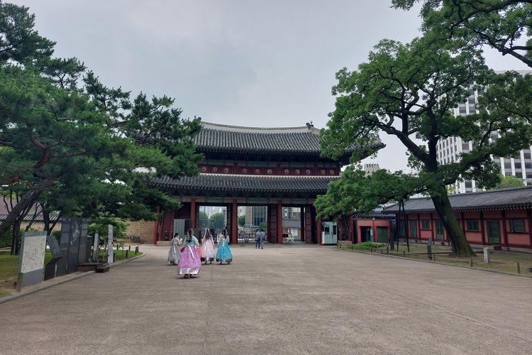 Lingkungan asri Istana Changdeok di Seoul, Korea Selatan.